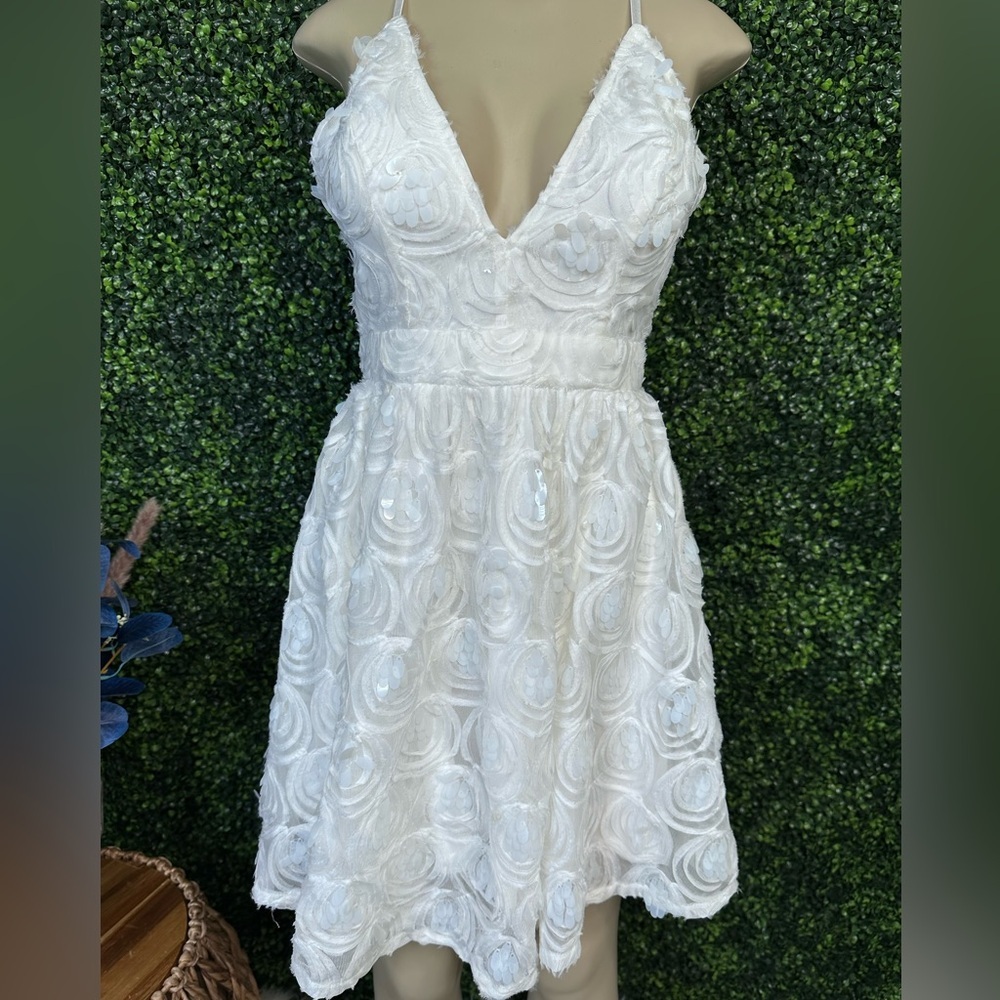 Nwt White textured sequin open back dress nwt